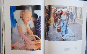 Dronning Margrethe - biography - magnificent work with 440 pages - many large photos